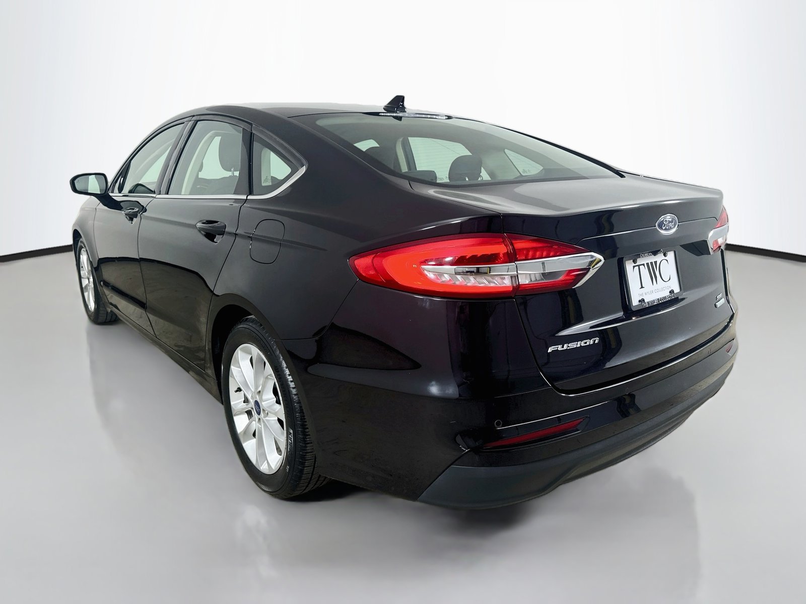 Used 2019 Ford Fusion SE FWD image 7