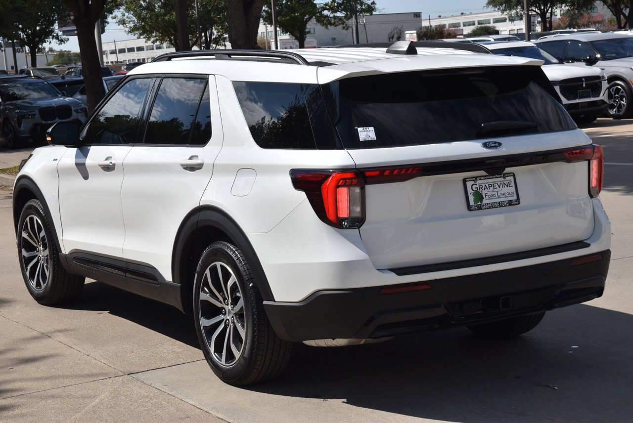 Certified 2025 Ford Explorer ST-Line RWD image 10