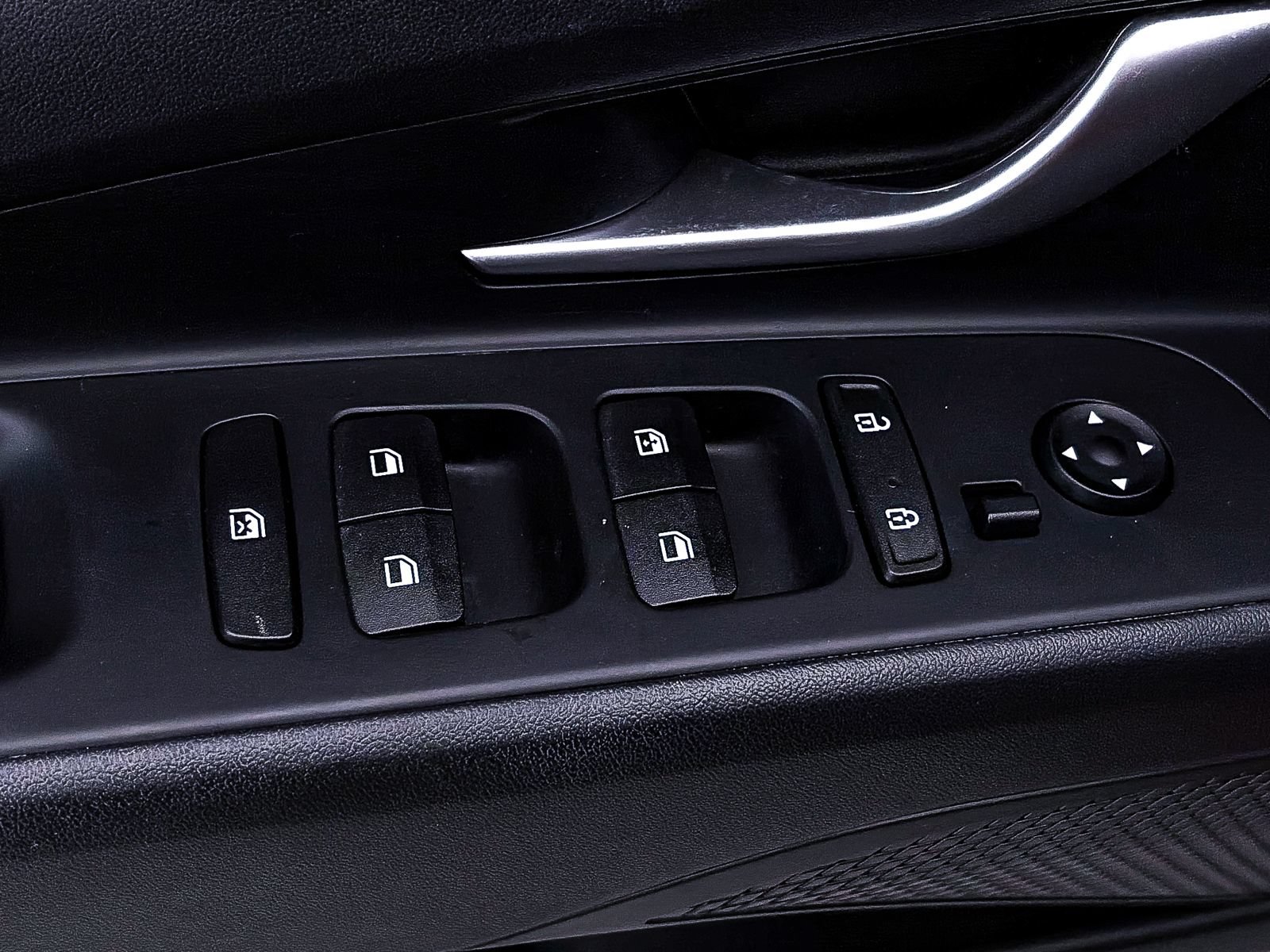 Used 2023 Hyundai Elantra Limited FWD image 18