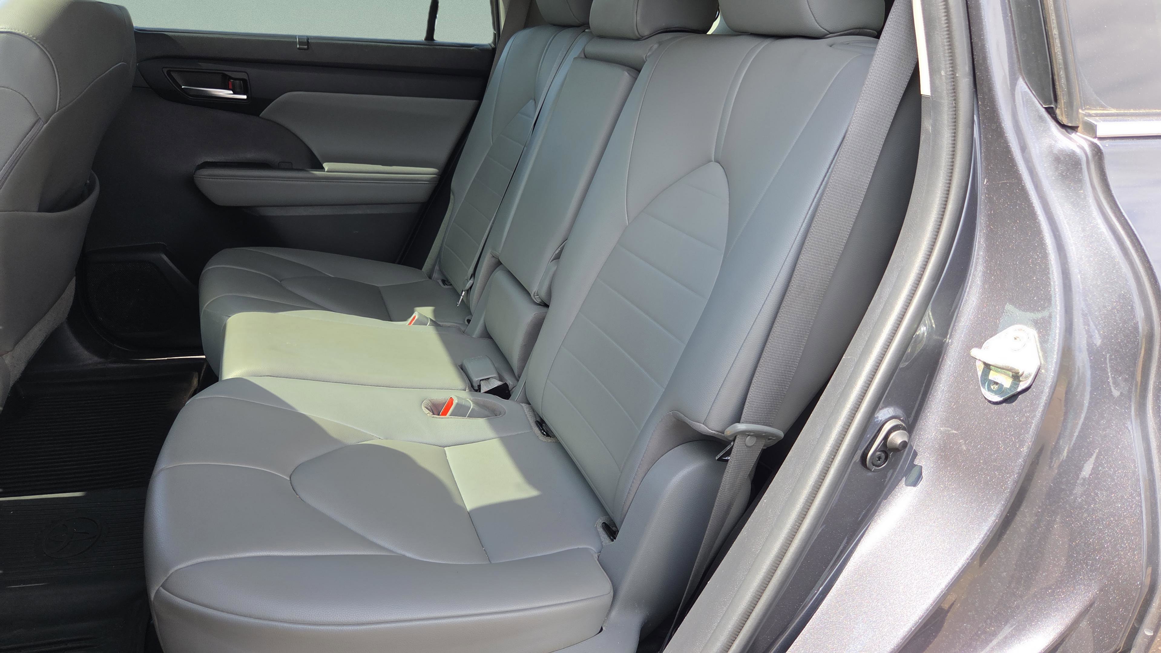 Used 2020 Toyota Highlander XLE image 12