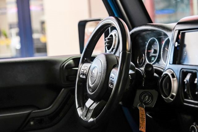 Used 2015 Jeep Wrangler Unlimited Sahara w/ Connectivity Group image 16