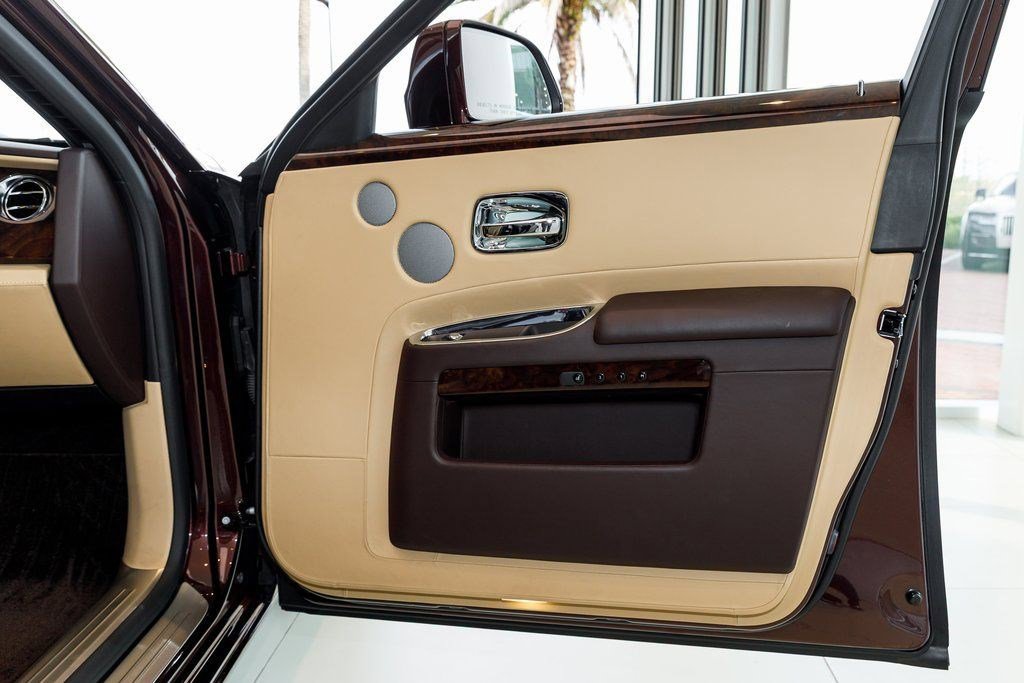 Used 2016 Rolls-Royce Ghost image 38