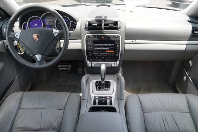 Used 2005 Porsche Cayenne Turbo AWD/4WD image 2