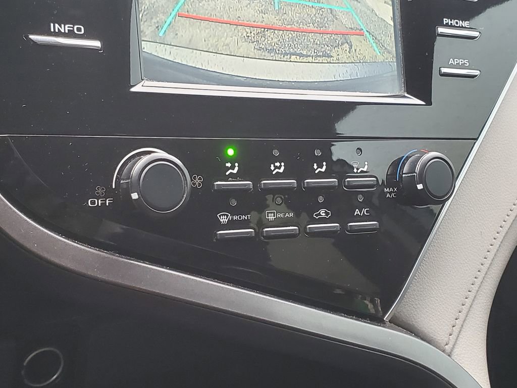 Used 2018 Toyota Camry L image 25