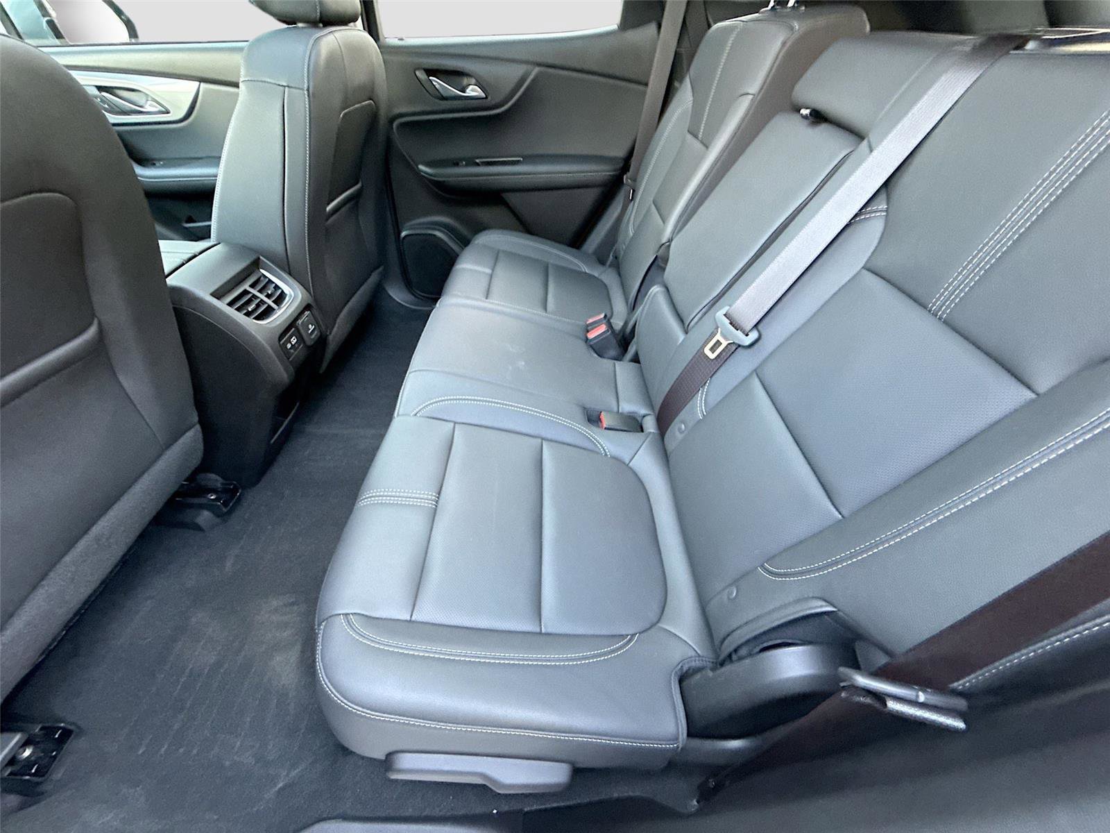 Used 2024 Chevrolet Blazer LT w/ Sound & Technology Package FWD image 25