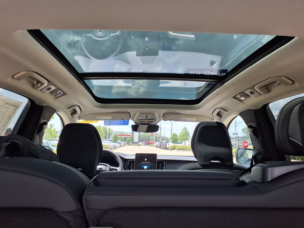 New 2026 Volvo XC60 B5 Plus w/ Protection Package Premier AWD/4WD image 21