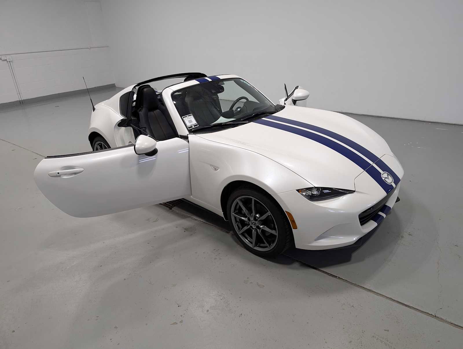 Used 2018 MAZDA MX-5 Miata RF Grand Touring image 15