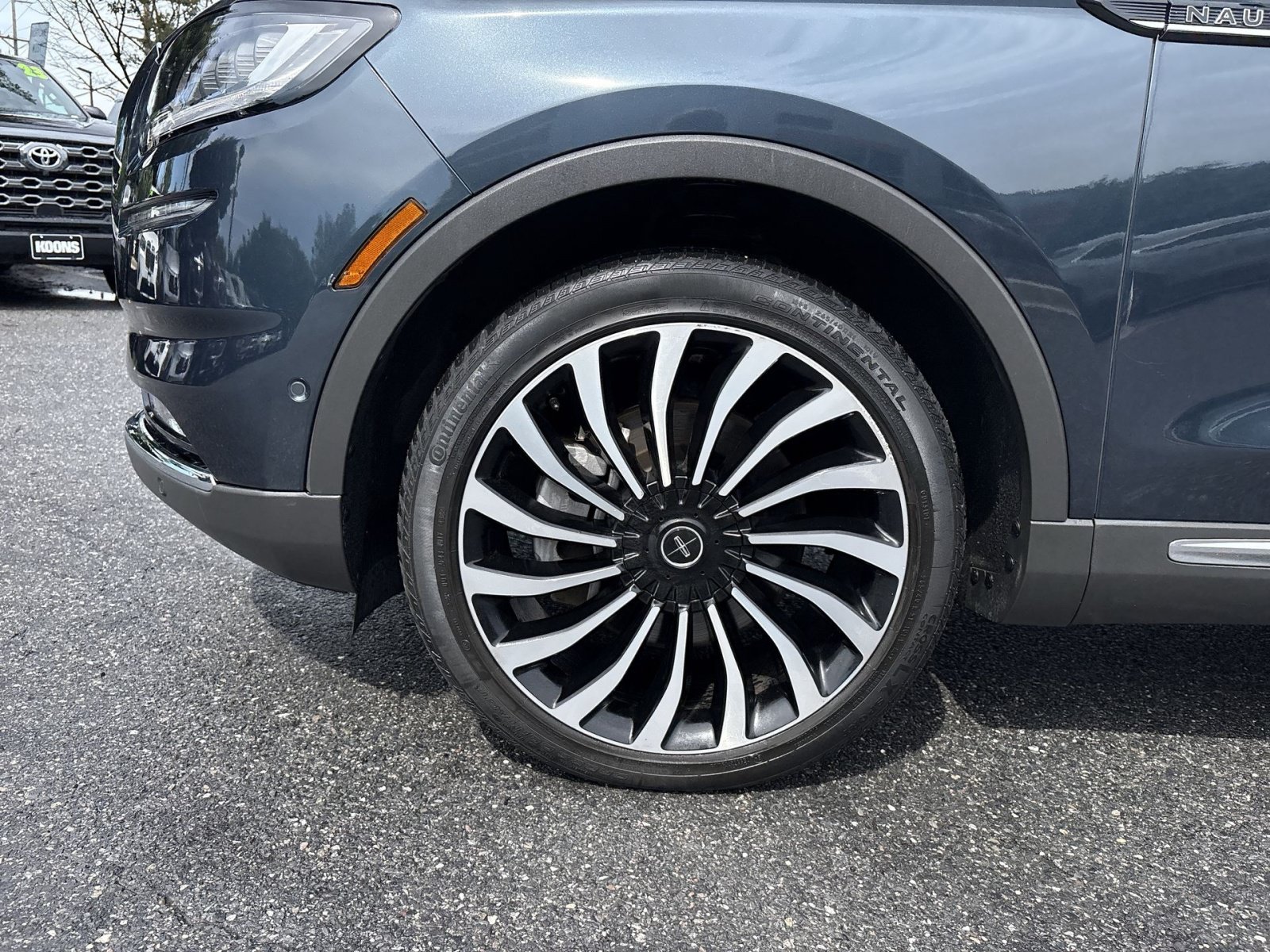 Used 2023 Lincoln Nautilus Black Label w/ Class II Trailer Tow Package AWD/4WD image 12