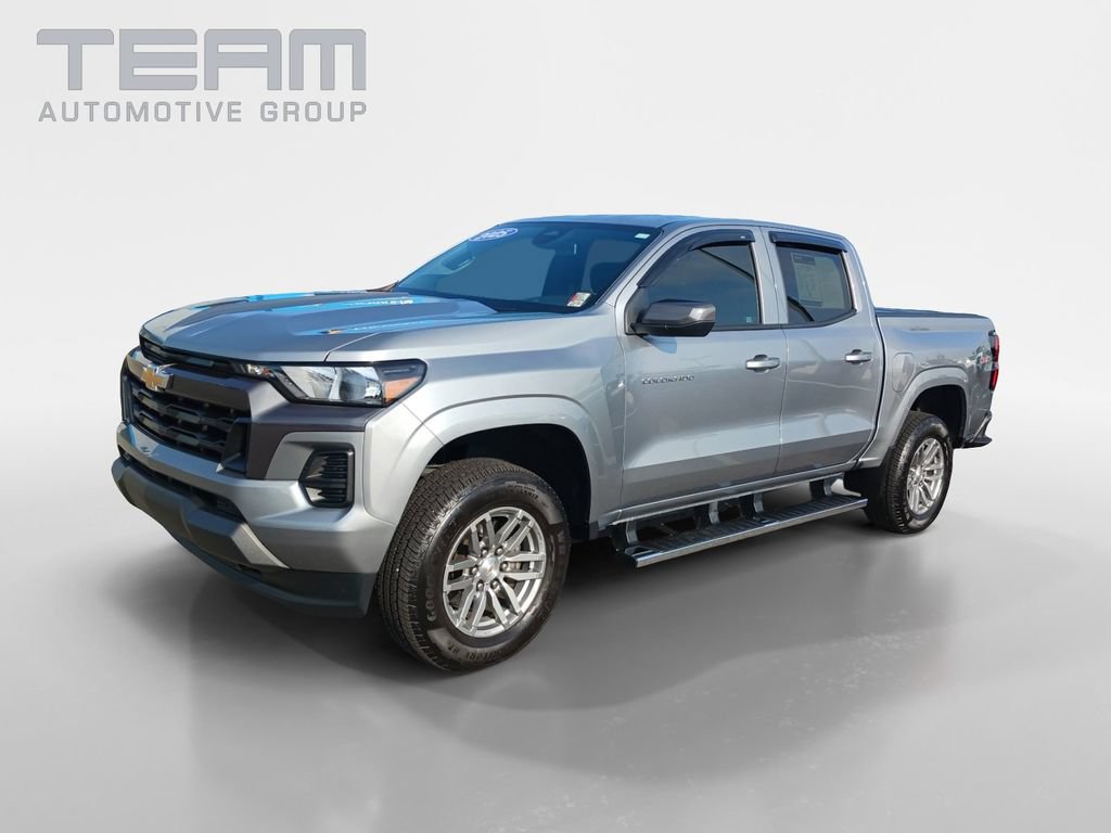 Used 2025 Chevrolet Colorado LT AWD/4WD image 3