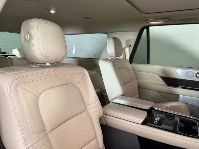 Used 2020 Lincoln Navigator L Reserve w/ Luxury Package AWD/4WD image 30