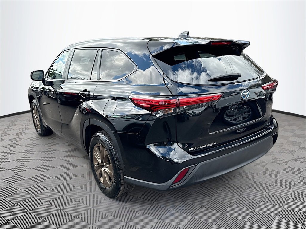 Used 2023 Toyota Highlander Bronze Edition image 8