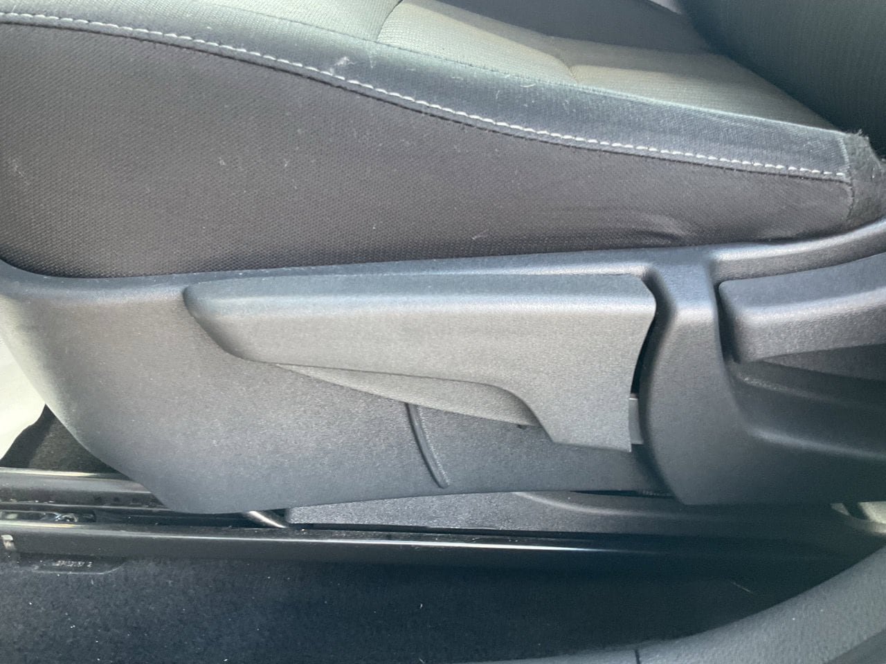 Used 2025 Nissan Sentra SV FWD image 9