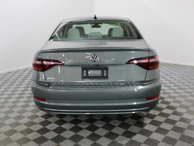 Used 2019 Volkswagen Jetta SEL w/ Cold Weather Package FWD image 5
