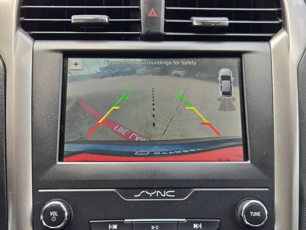 Used 2019 Ford Fusion SE FWD image 12