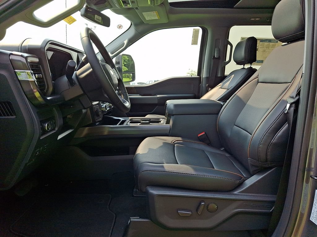 New 2026 Ford F250 Lariat w/ Black Appearance Package AWD/4WD image 9