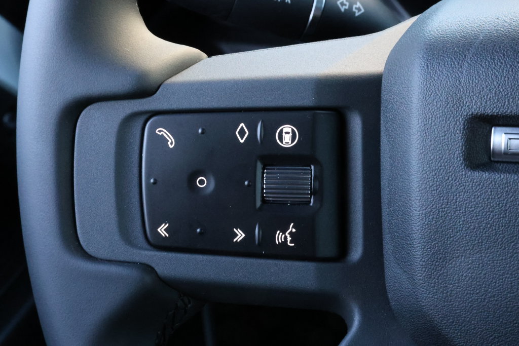 New 2026 Land Rover Defender 110 X-Dynamic SE AWD/4WD image 19