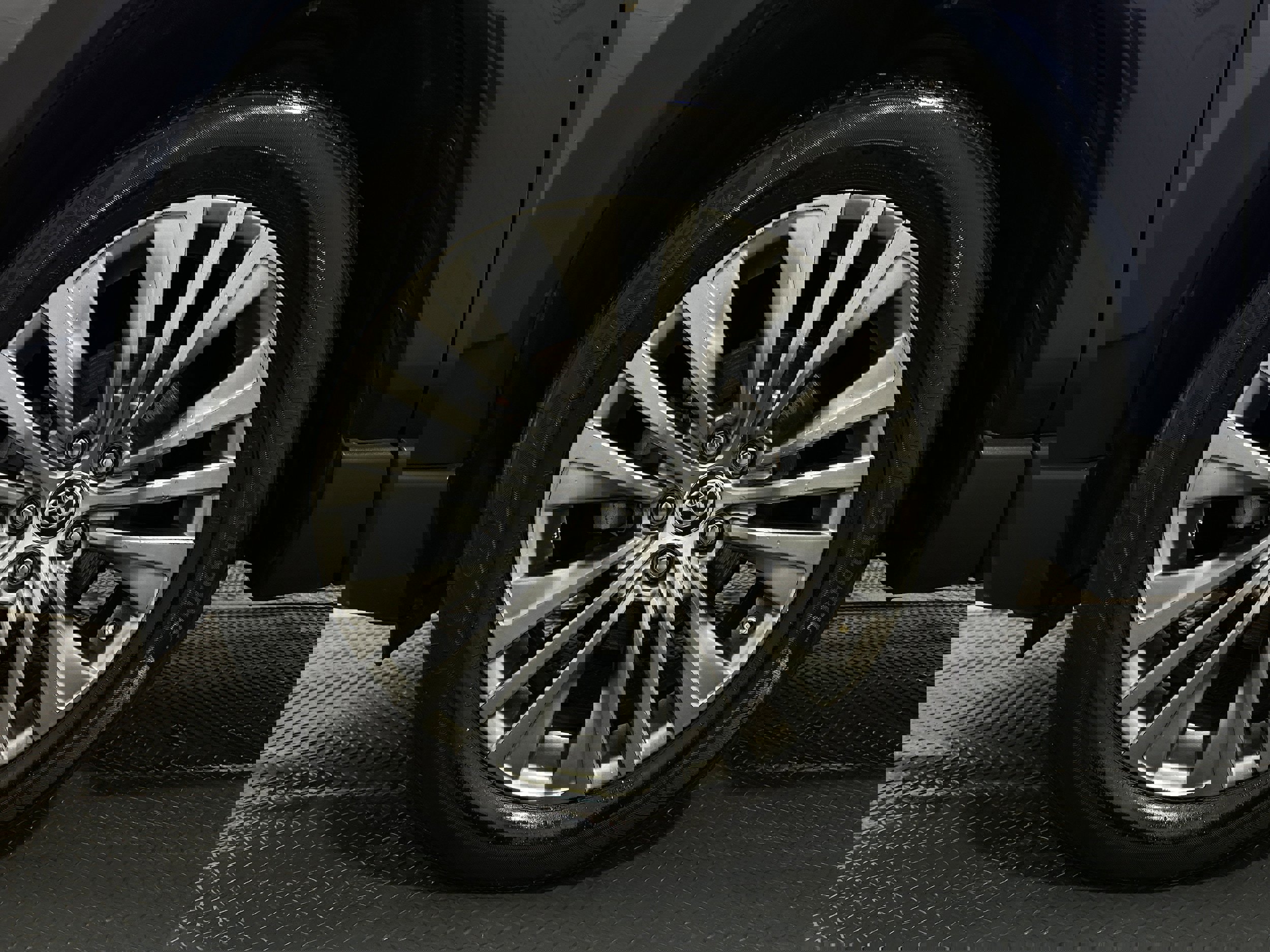 Used 2021 Toyota Venza Limited image 32