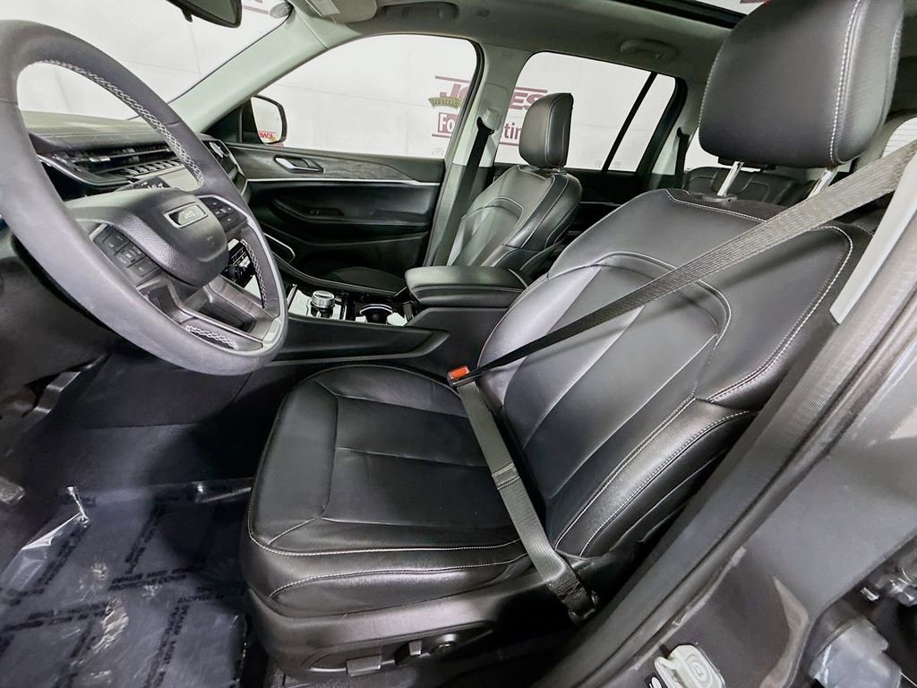 Used 2022 Jeep Grand Cherokee Limited 4xe image 27