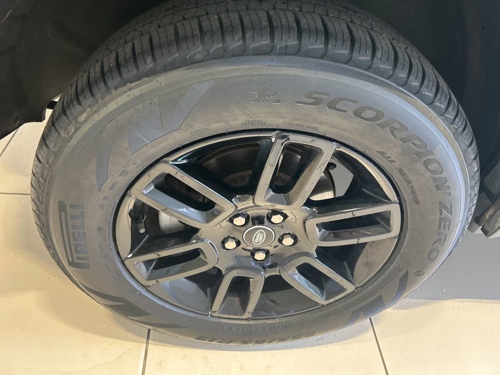 Used 2025 Land Rover Defender 110 S image 22