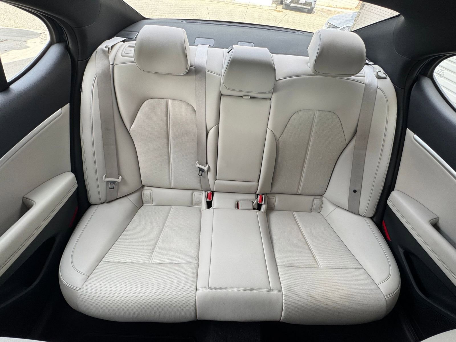 Used 2025 Genesis G70 2.5T image 38