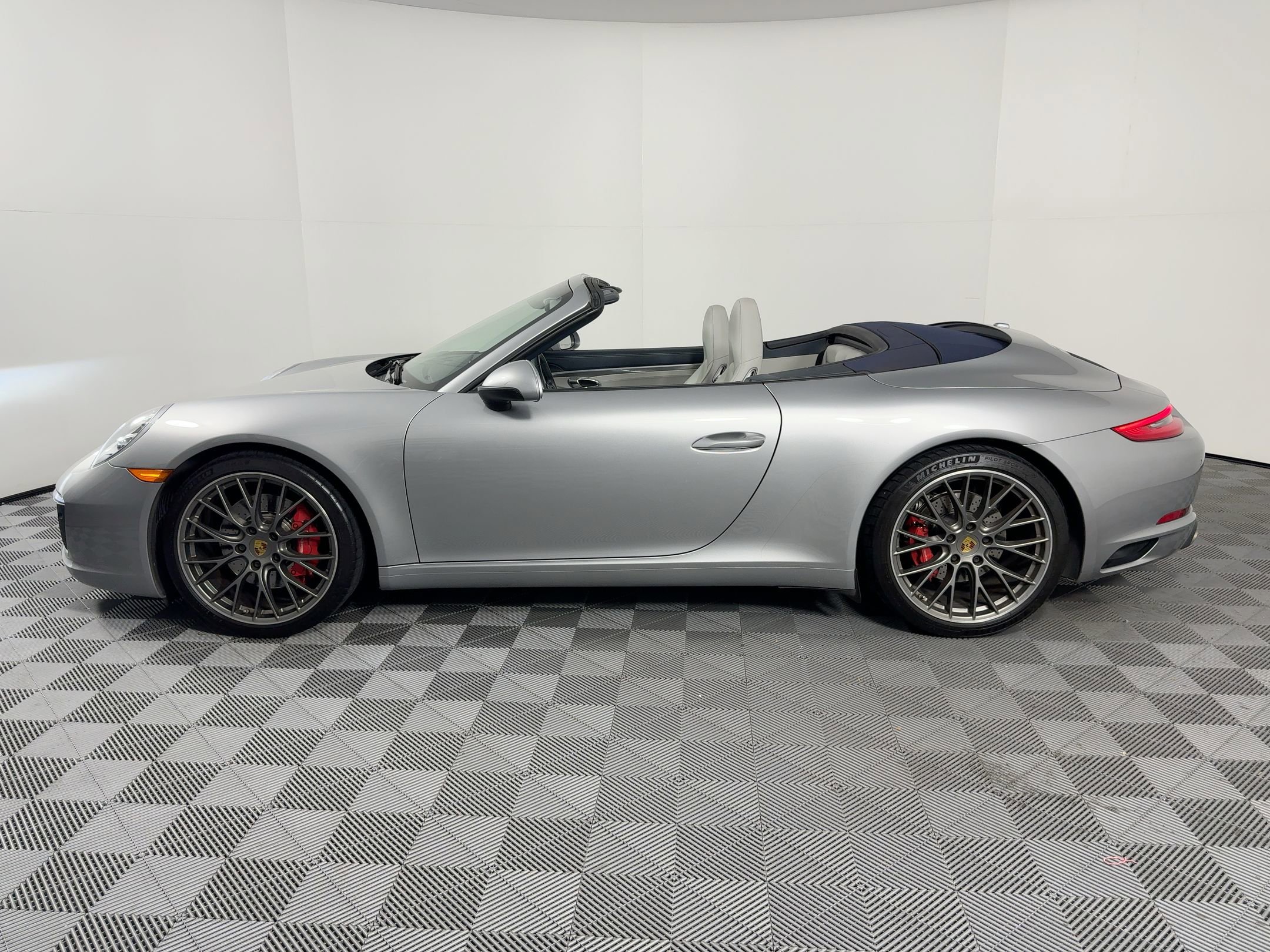 Certified 2018 Porsche 911 Carrera S image 2