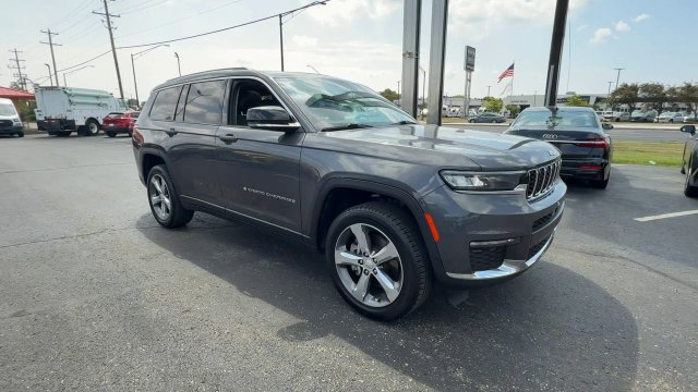Used 2022 Jeep Grand Cherokee L Limited AWD/4WD image 2