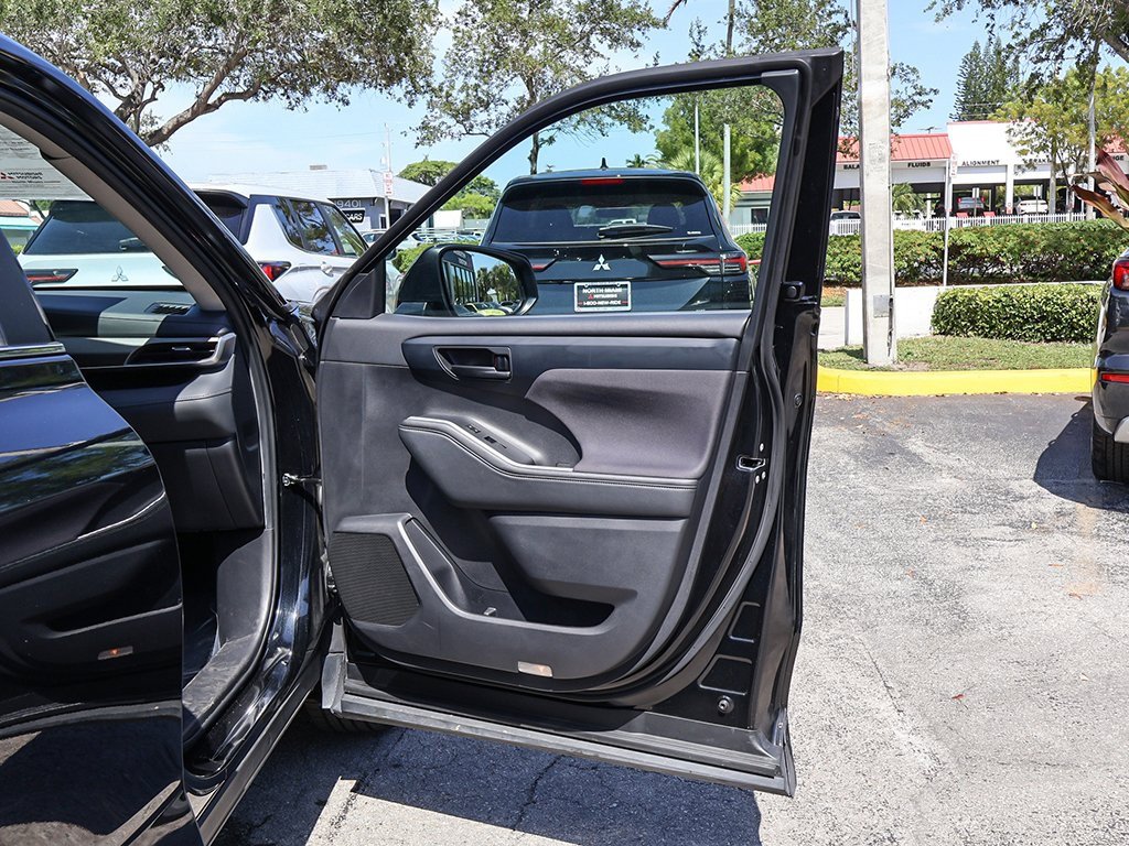 Used 2024 Toyota Highlander LE image 21