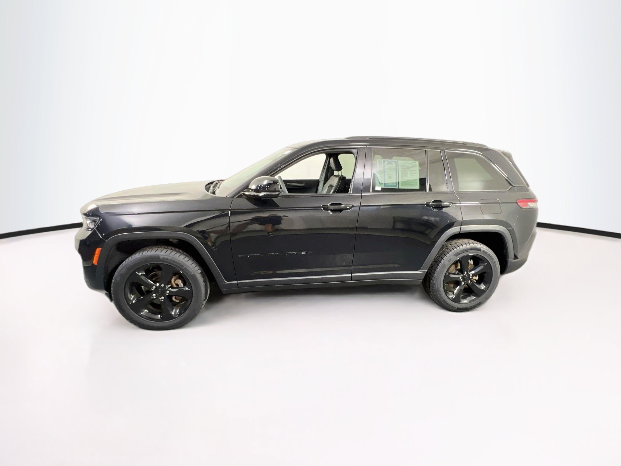 Used 2023 Jeep Grand Cherokee Altitude AWD/4WD image 8