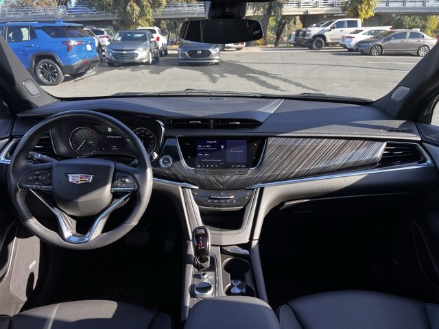 Used 2025 Cadillac XT6 Premium Luxury image 21