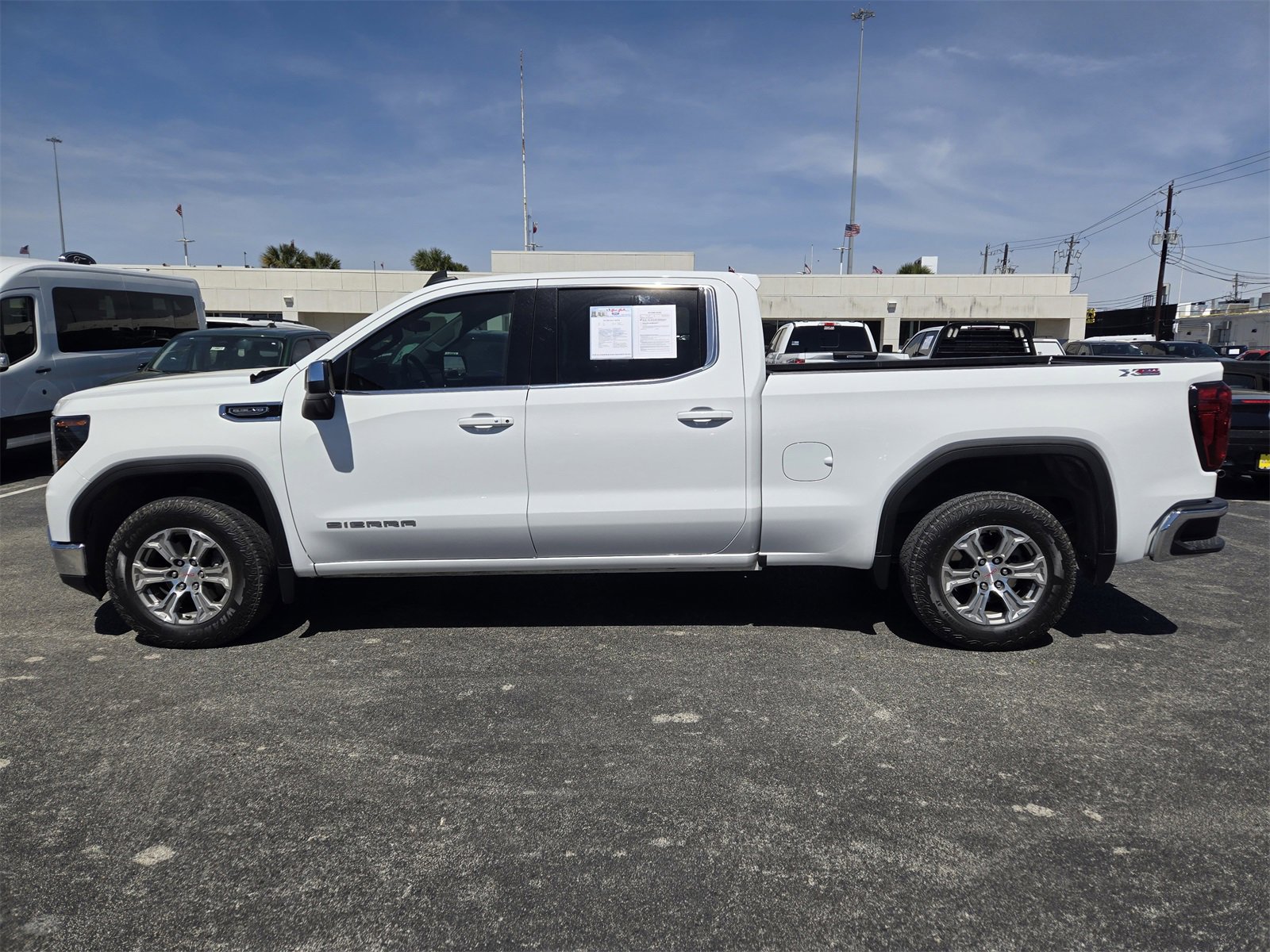 Used 2023 GMC Sierra 1500 SLE image 4