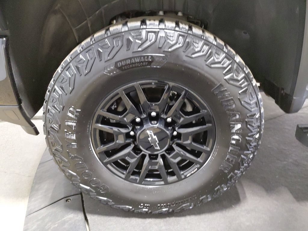 Certified 2025 Chevrolet Silverado 2500 ZR2 w/ Technology Package AWD/4WD image 34