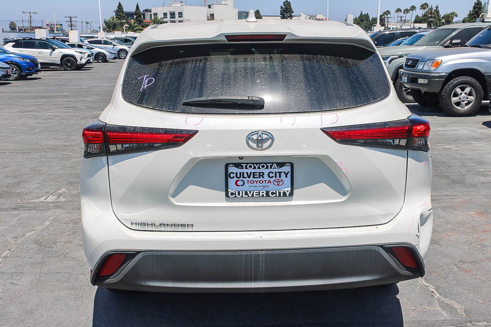 Used 2021 Toyota Highlander L FWD image 13