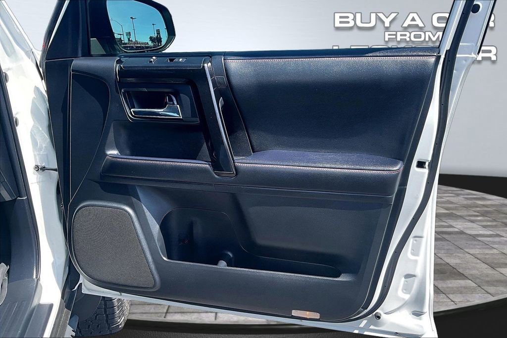 Used 2020 Toyota 4Runner Venture w/ Moonroof Package AWD/4WD image 23
