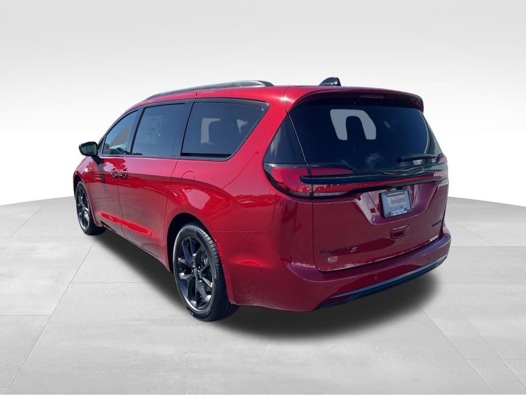 New 2026 Chrysler Pacifica Limited image 6