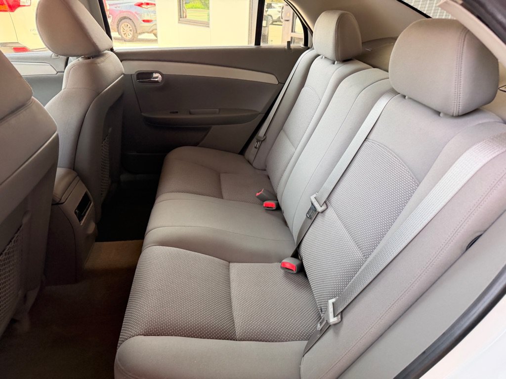 Used 2010 Chevrolet Malibu LS FWD image 12