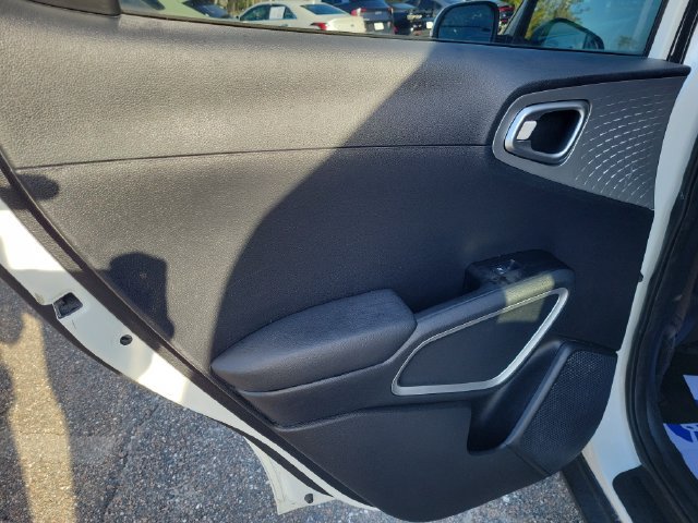 Used 2024 Kia Soul LX w/ LX Technology Package FWD image 14