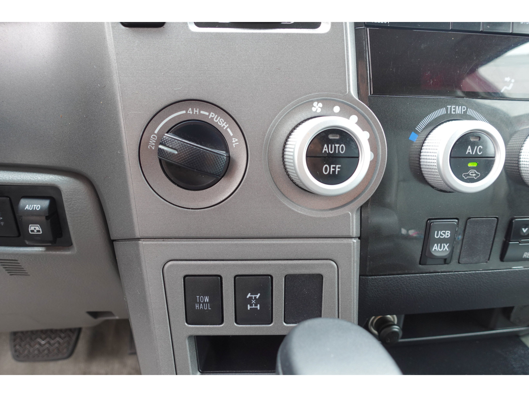 Used 2011 Toyota Sequoia SR5 AWD/4WD image 18