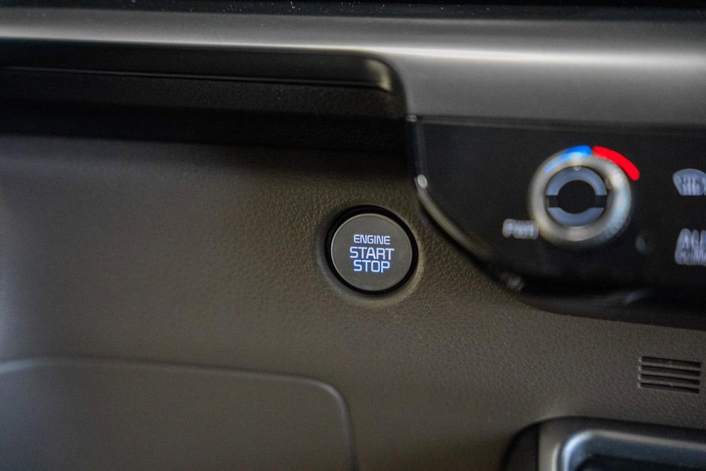 Used 2025 Kia Carnival FWD image 27