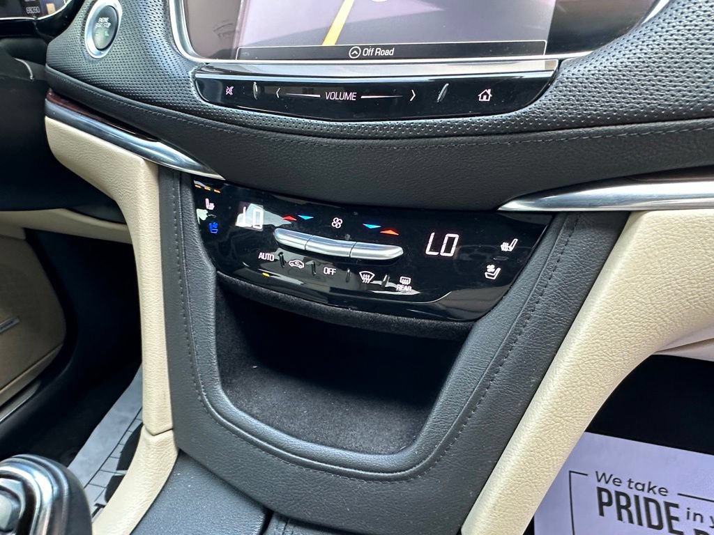 Used 2017 Cadillac XT5 Premium Luxury w/ Driver Assist Package FWD image 11