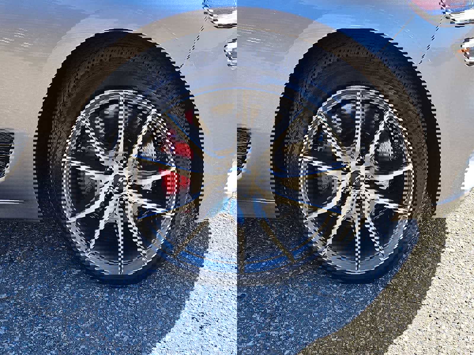 Used 2025 Genesis G70 2.5T image 9