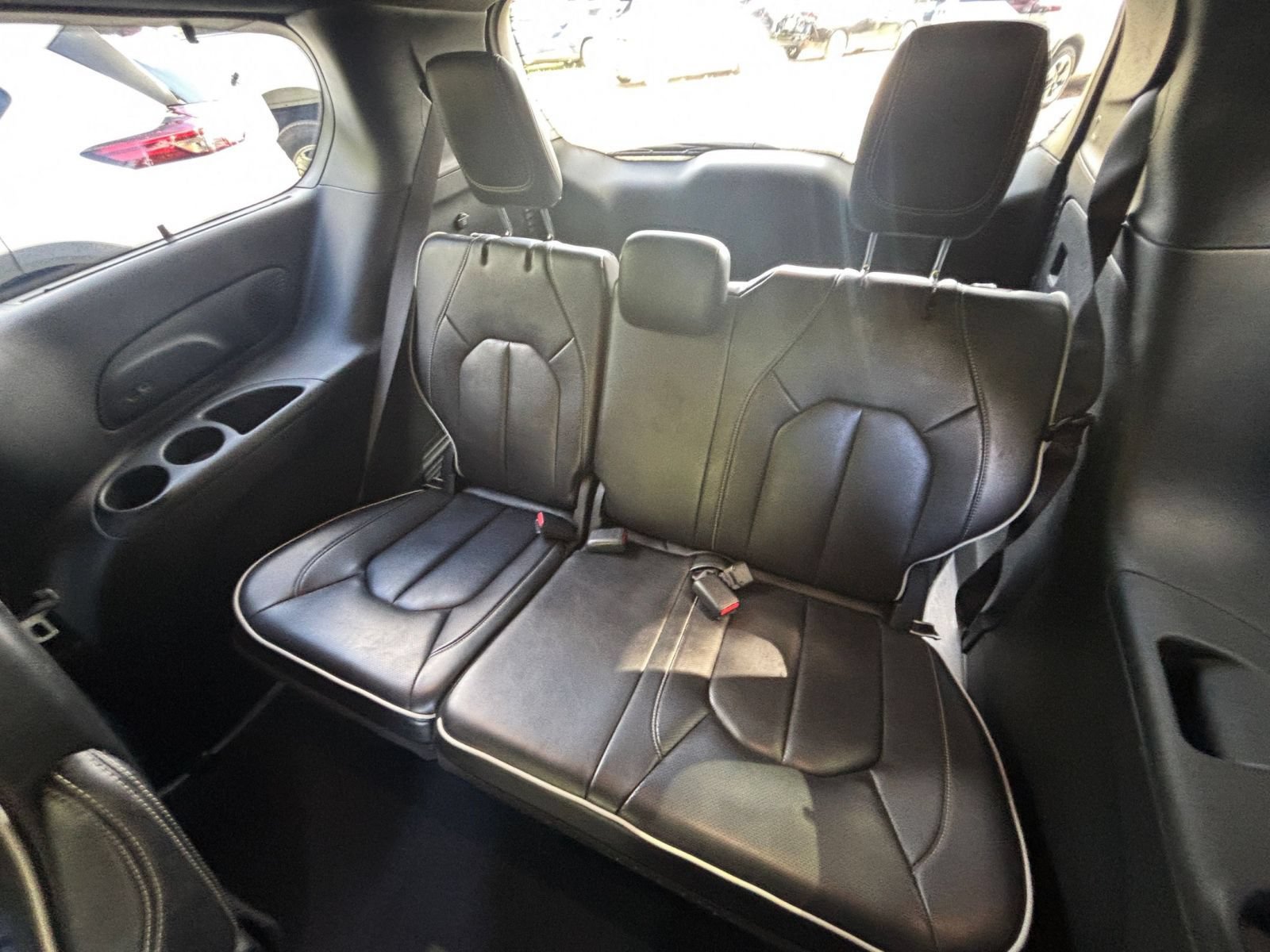 Used 2025 Chrysler Pacifica Limited FWD image 32
