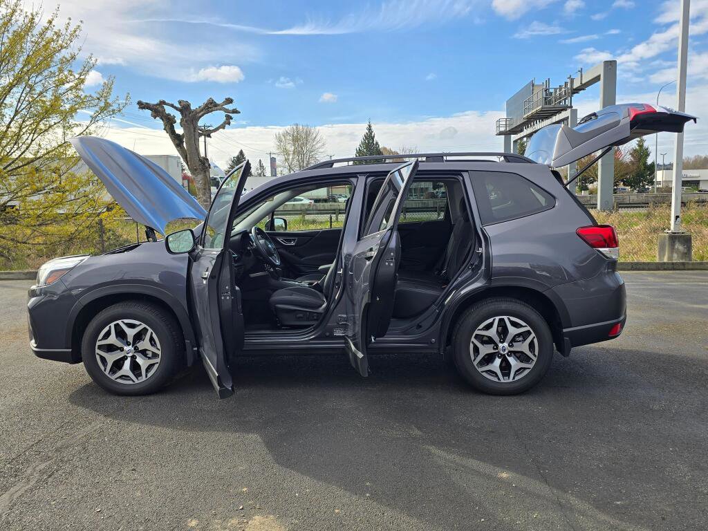 Used 2020 Subaru Forester Premium image 14