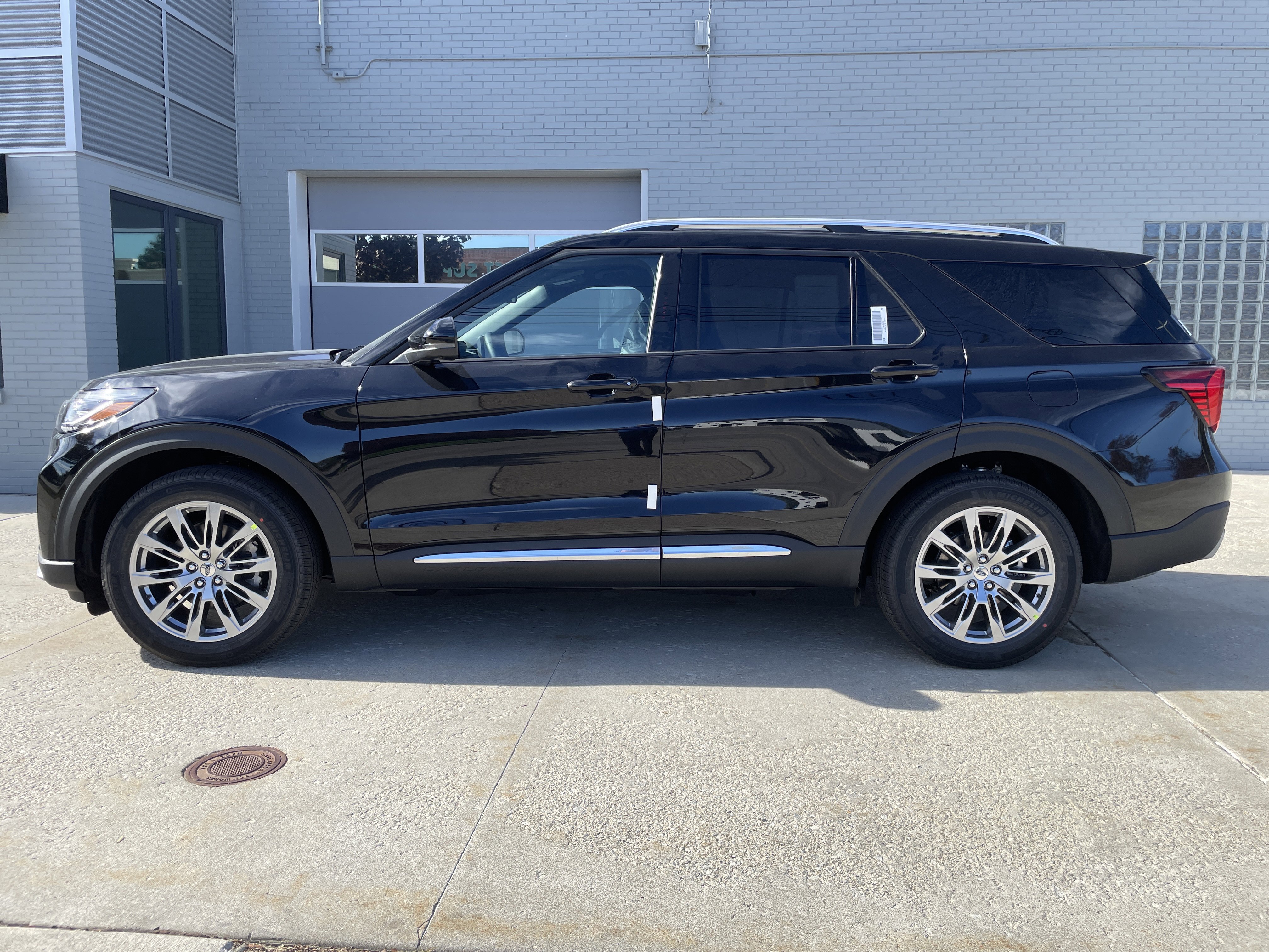 New 2026 Ford Explorer Platinum image 7
