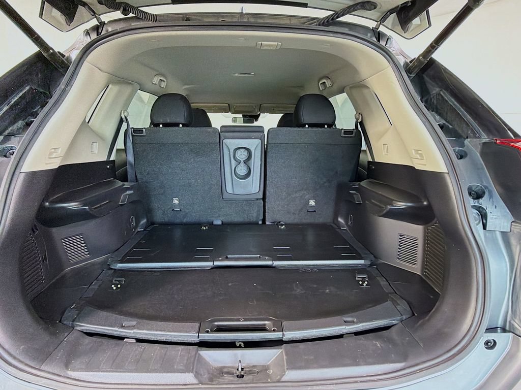 Used 2020 Nissan Rogue SV FWD image 25