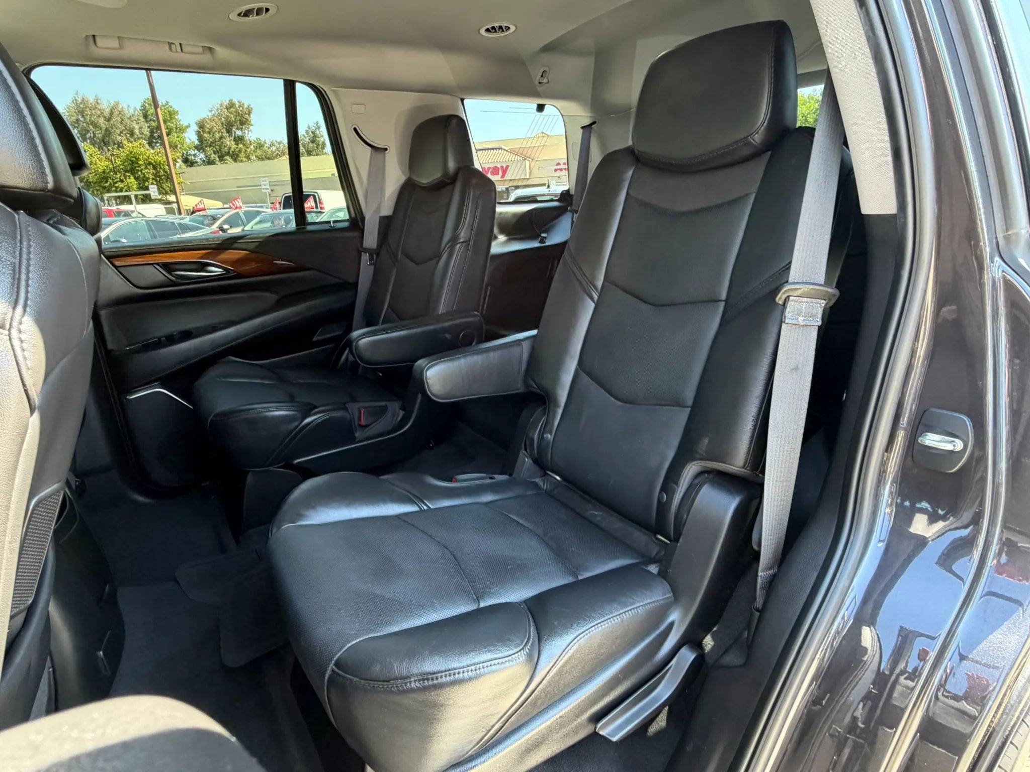 Used 2015 Cadillac Escalade Luxury AWD/4WD image 20