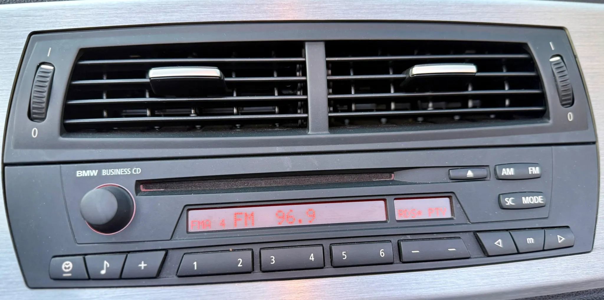 Used 2006 BMW Z4 3.0si image 38