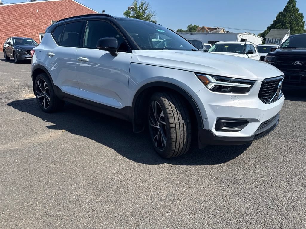 Used 2020 Volvo XC40 T5 R-Design w/ Protection Package AWD/4WD image 3