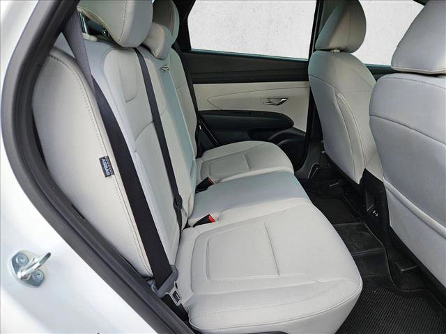 Certified 2025 Hyundai Tucson SE image 18
