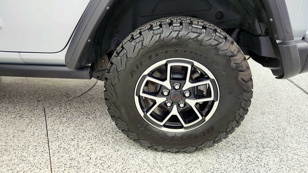 Used 2024 Jeep Wrangler Unlimited Rubicon w/ Convenience Group AWD/4WD image 9