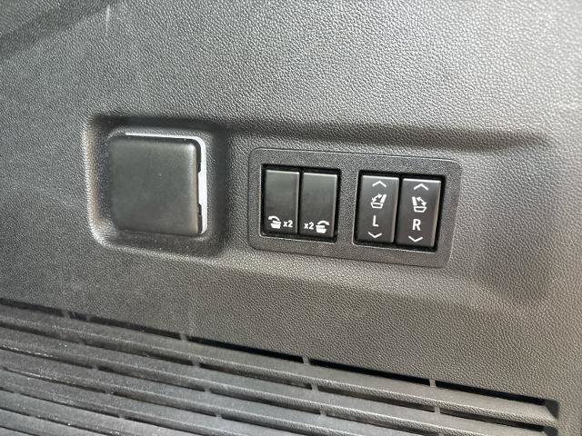 Used 2022 Chevrolet Suburban High Country AWD/4WD image 9